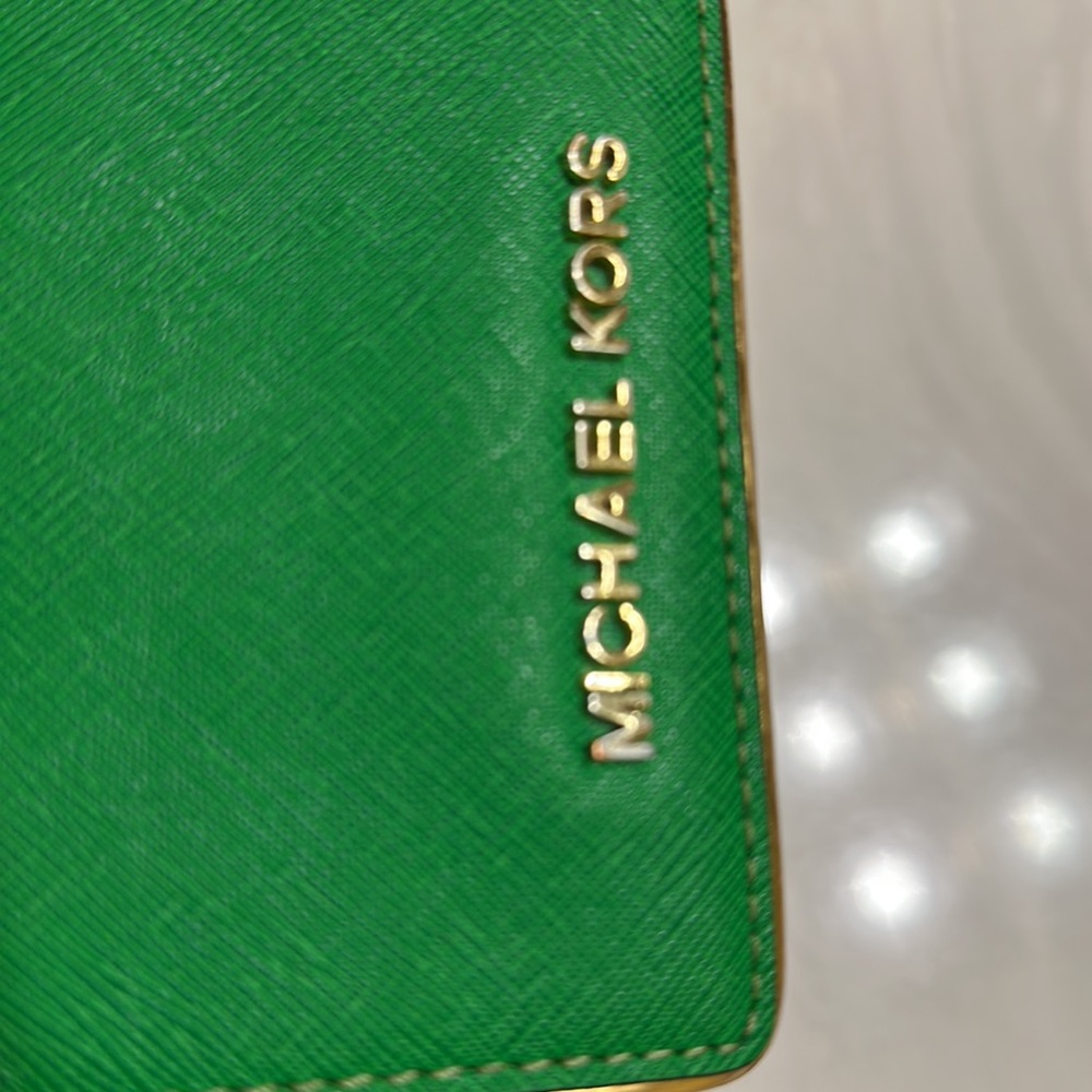 Michael Kors Green Saffiano Leather Wallet with Gold Logo - Picture 3 of 4